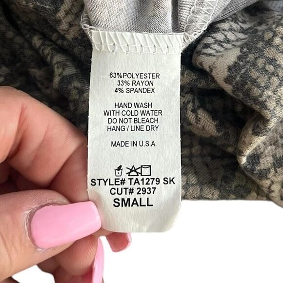 Bombom Women's Short Sleeve Snakeskin Print Shirt Top Blouse V-Neck Size… - Picture 10 of 13